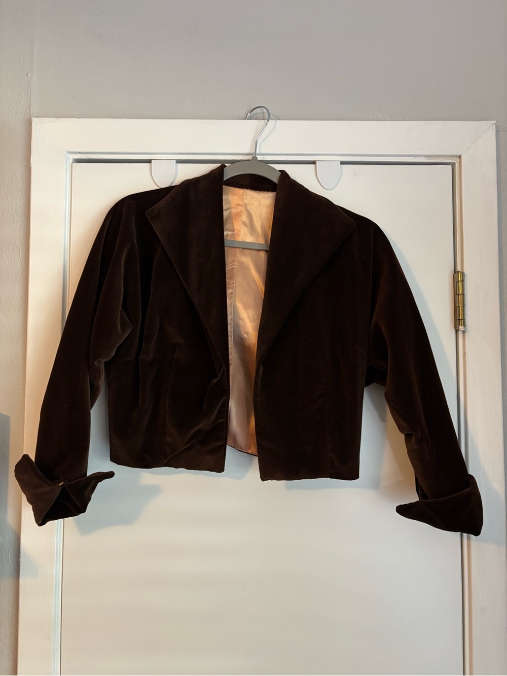 Vintage 90’s Women’s Dark Brown Velvet Cropped Jacket